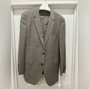 Hugo Boss Light Gray Men's suit 44L